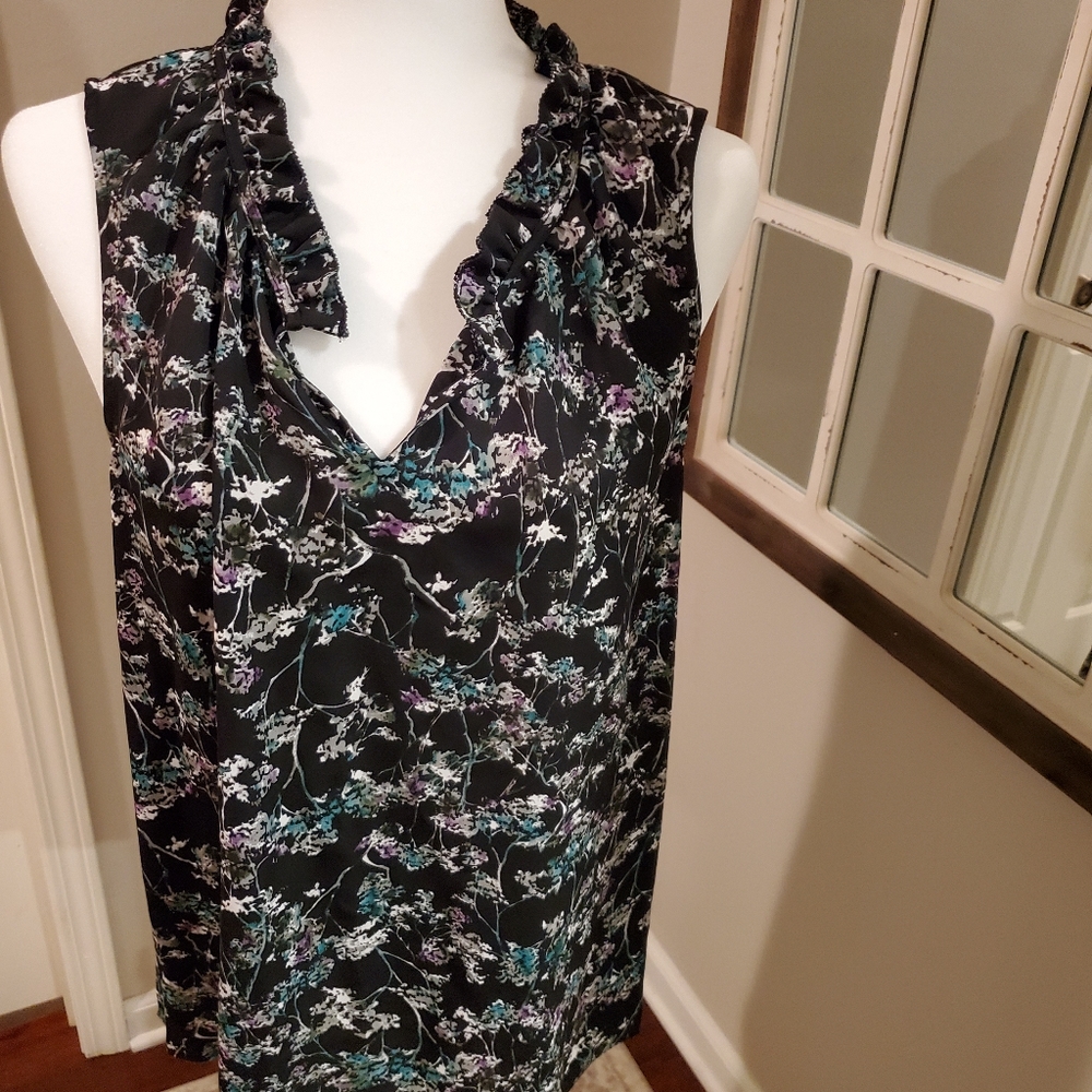 Vera Wang NWT sleeveless floral top